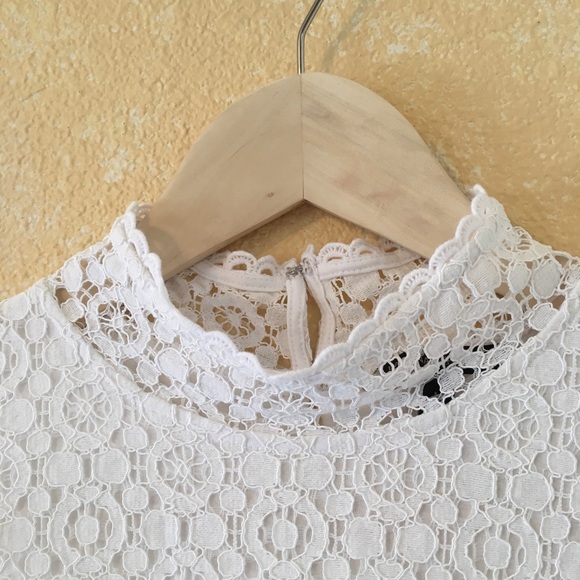 Banana Republic Lace Shell Mock Neck Tank - Picture 3 of 8